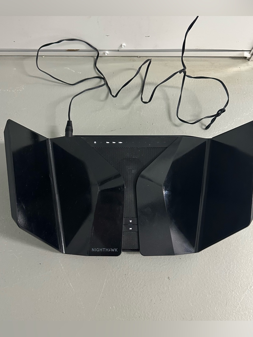 Netgear Nighthawk AXE11000 Tri-Band WiFi 6E Router - Picture 4 of 10